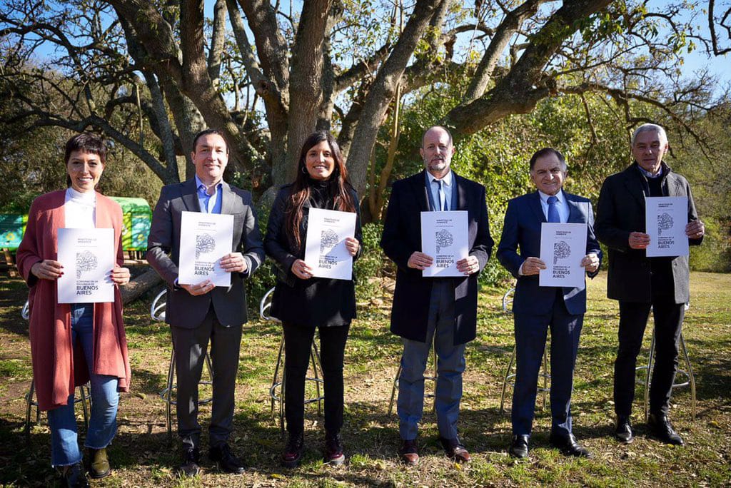 MAYRA FIRMÓ UN CONVENIO PARA IMPLEMENTAR EL PROGRAMA “PARQUE AMBIENTAL"