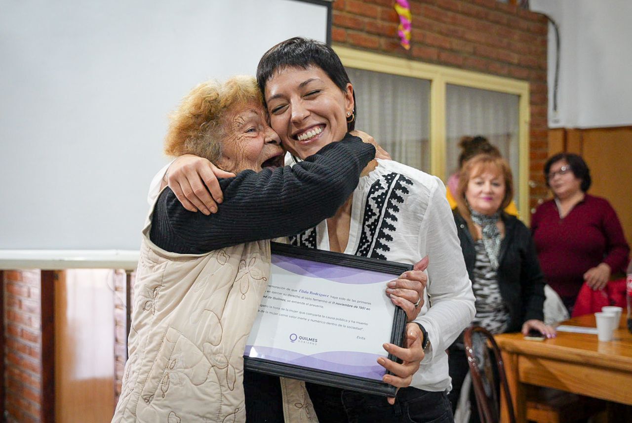 MAYRA CELEBRÓ EL DÍA DE LA AMISTAD EL CENTRO DE JUBILADOS “14 DE AGOSTO”