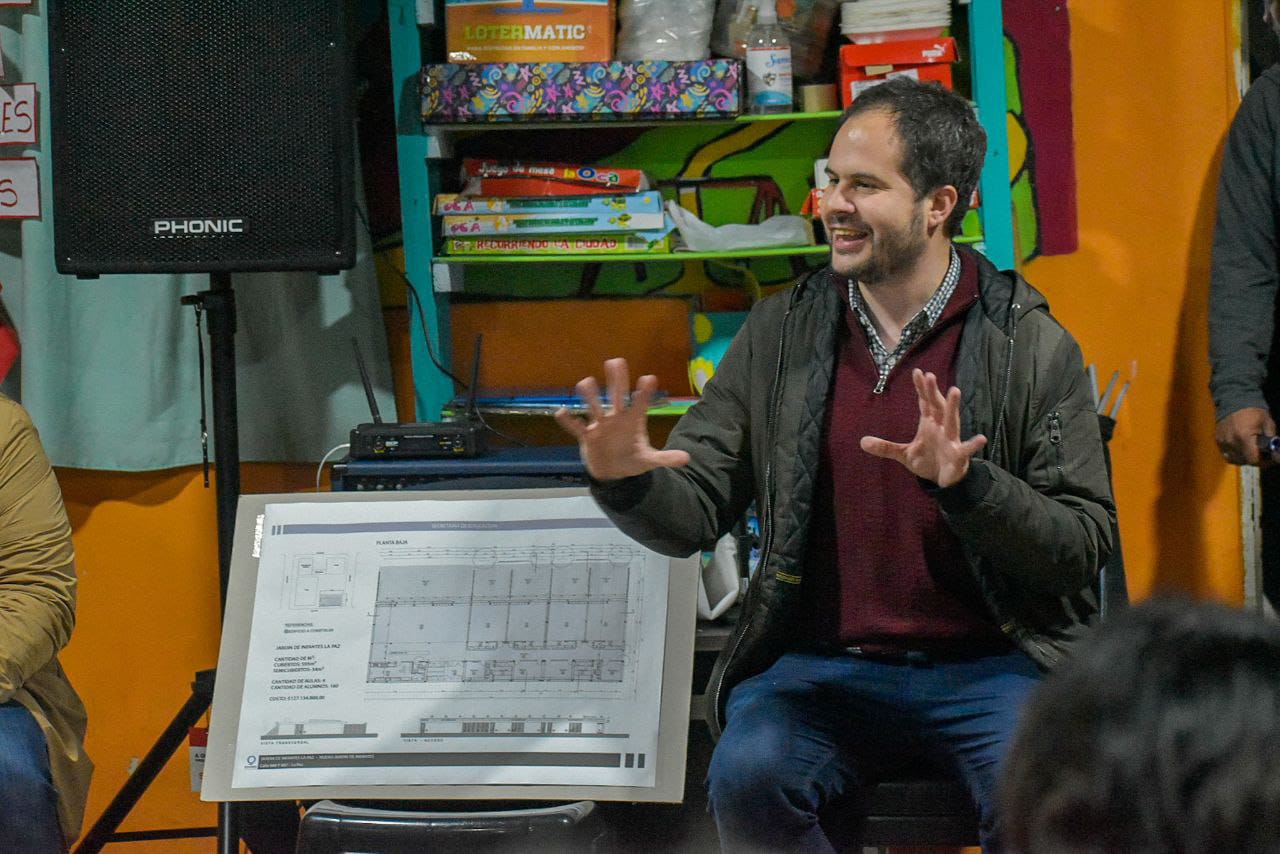 FUNCIONARIOS SE REUNIERON CON VECINOS DEL BARRIO SANTA LUCÍA 