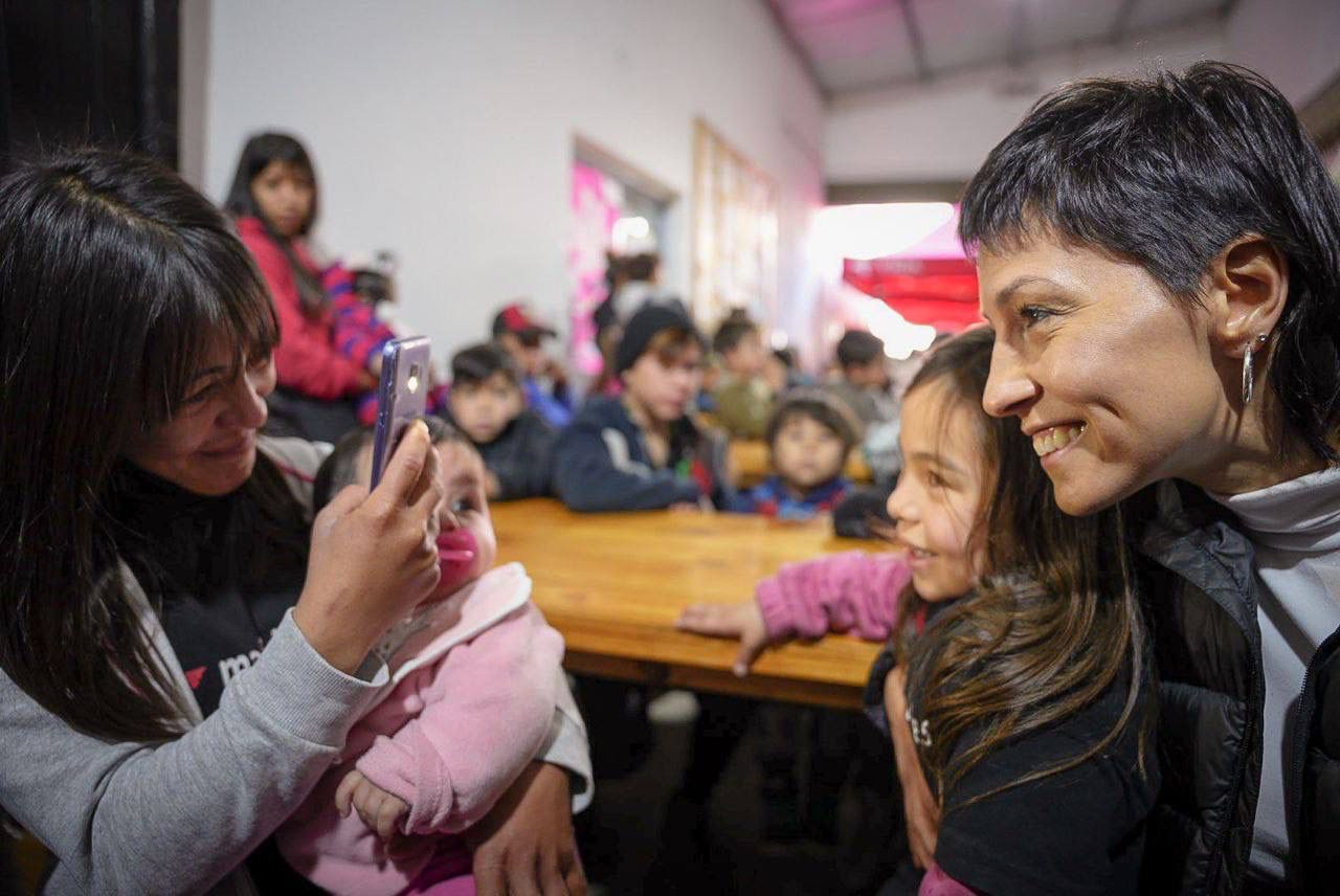 MAYRA Y ZABALETA ENTREGARON ELEMENTOS A ASOCIACIONES CIVILES QUILMEÑAS