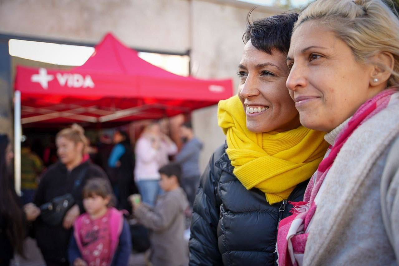 MAYRA Y ZABALETA ENTREGARON ELEMENTOS A ASOCIACIONES CIVILES QUILMEÑAS