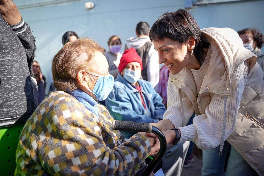 MAYRA ENCABEZÓ LA ENTREGA DE LENTES A VECINOS EN EZPELETA