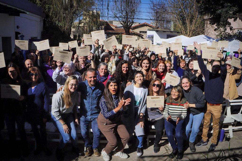 MAYRA ENTREGÓ DIPLOMAS EN LA ESCUELA DE JARDINERÍA MUNICIPAL