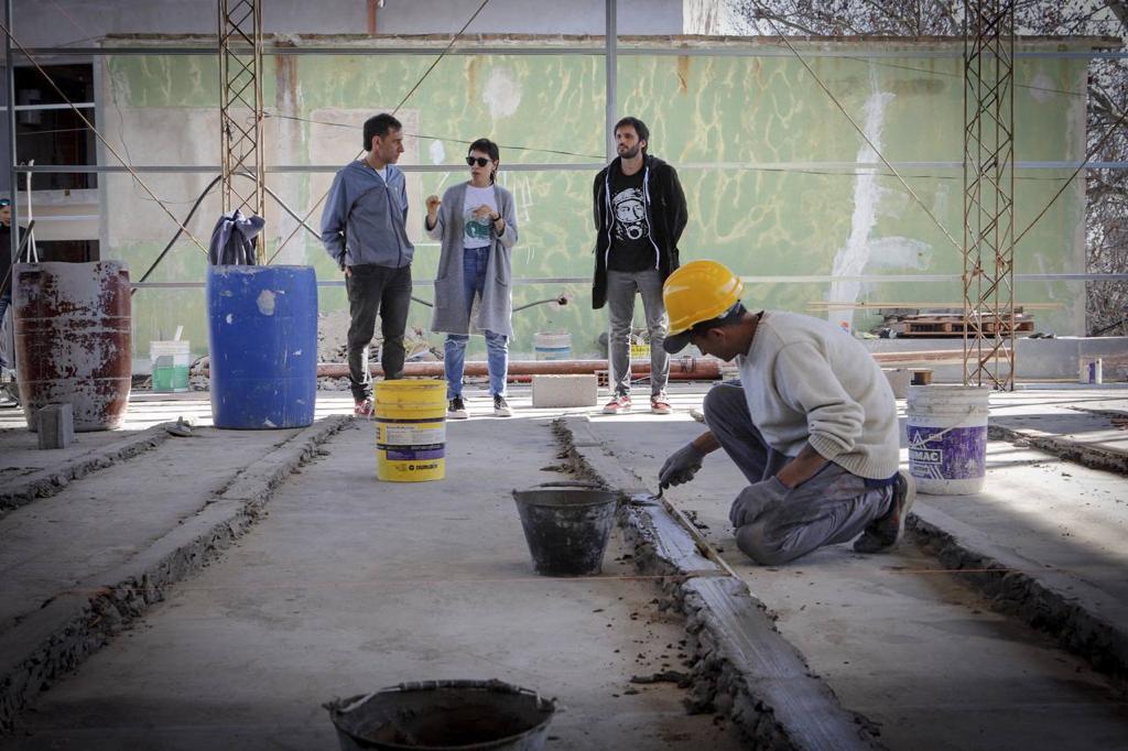 MAYRA SUPERVISÓ LAS OBRAS EN EL CLUB JUVENTUD DE BERNAL