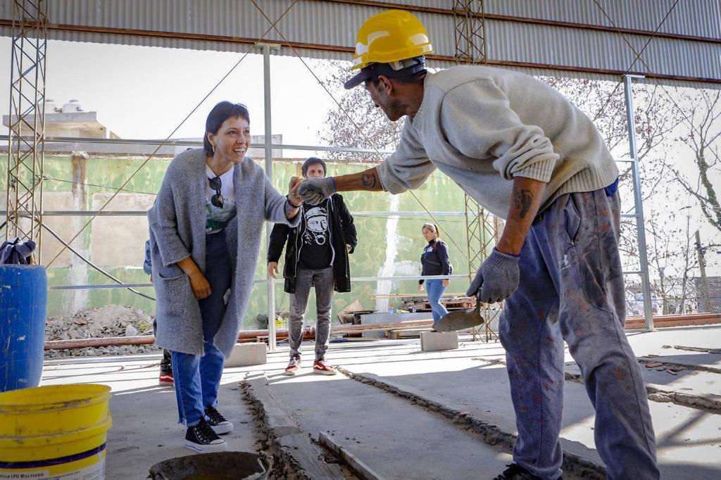 MAYRA SUPERVISÓ LAS OBRAS EN EL CLUB JUVENTUD DE BERNAL