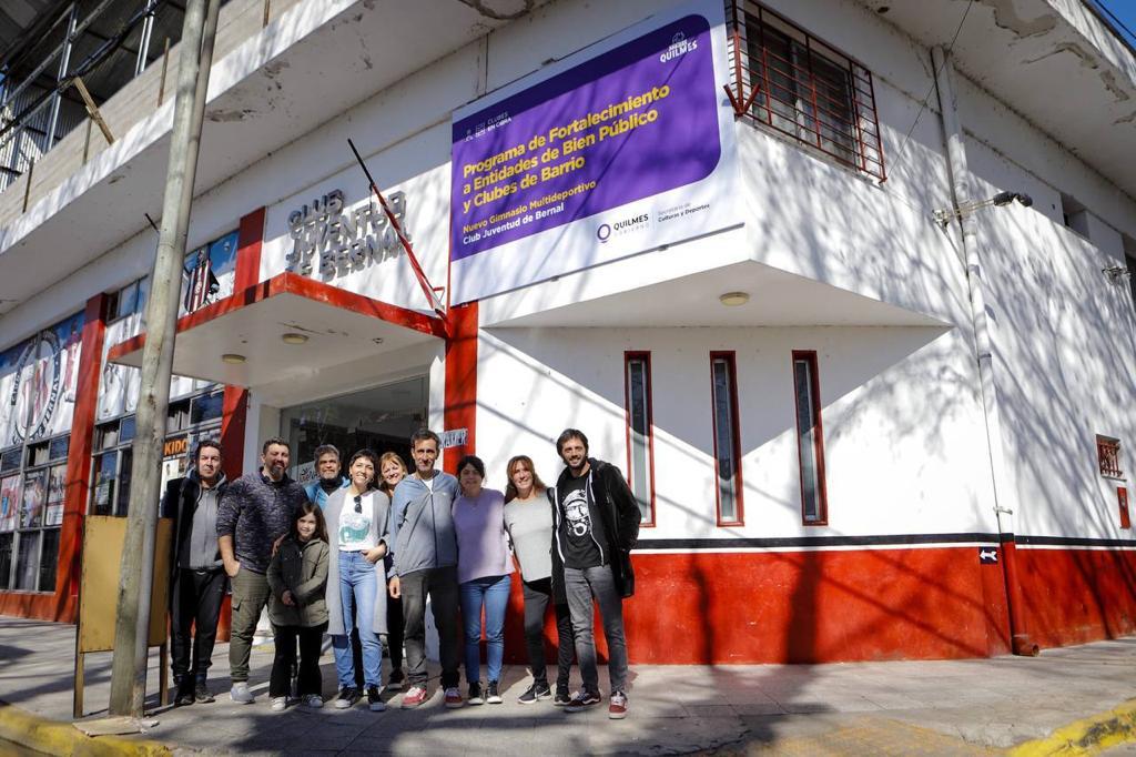 MAYRA SUPERVISÓ LAS OBRAS EN EL CLUB JUVENTUD DE BERNAL