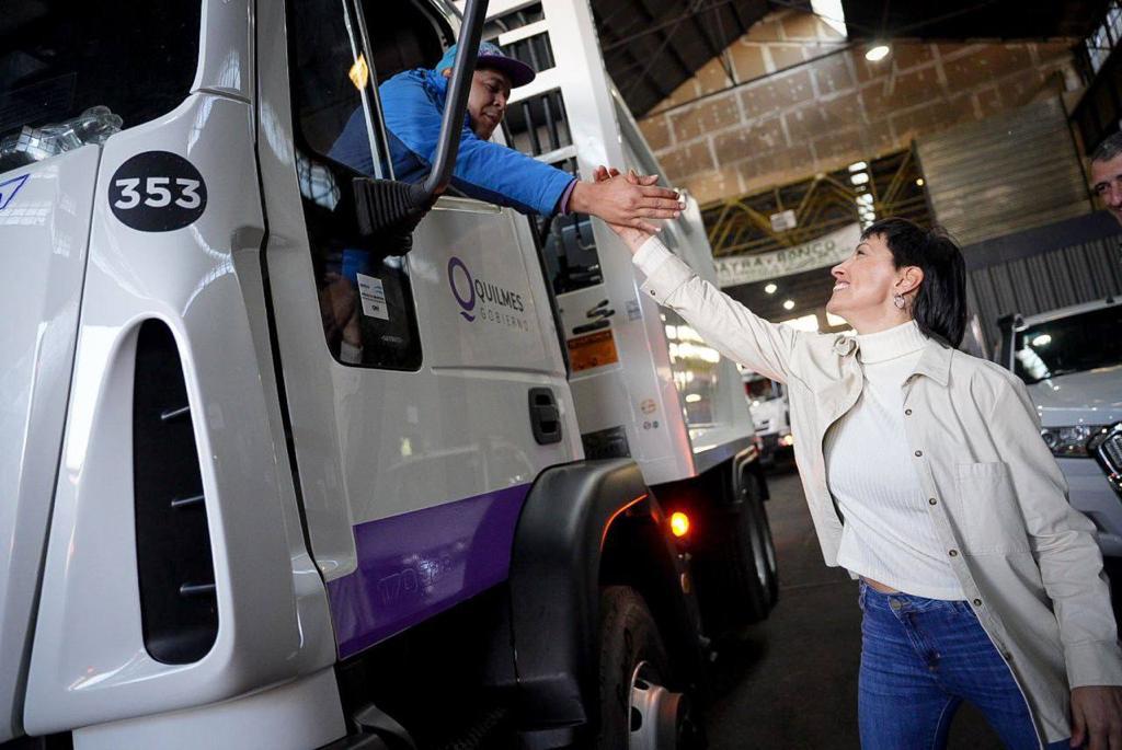 MAYRA PRESENTÓ 4 NUEVOS CAMIONES Y 4 CAMIONETAS PARA EL ÁREA DE RECOLECCIÓN