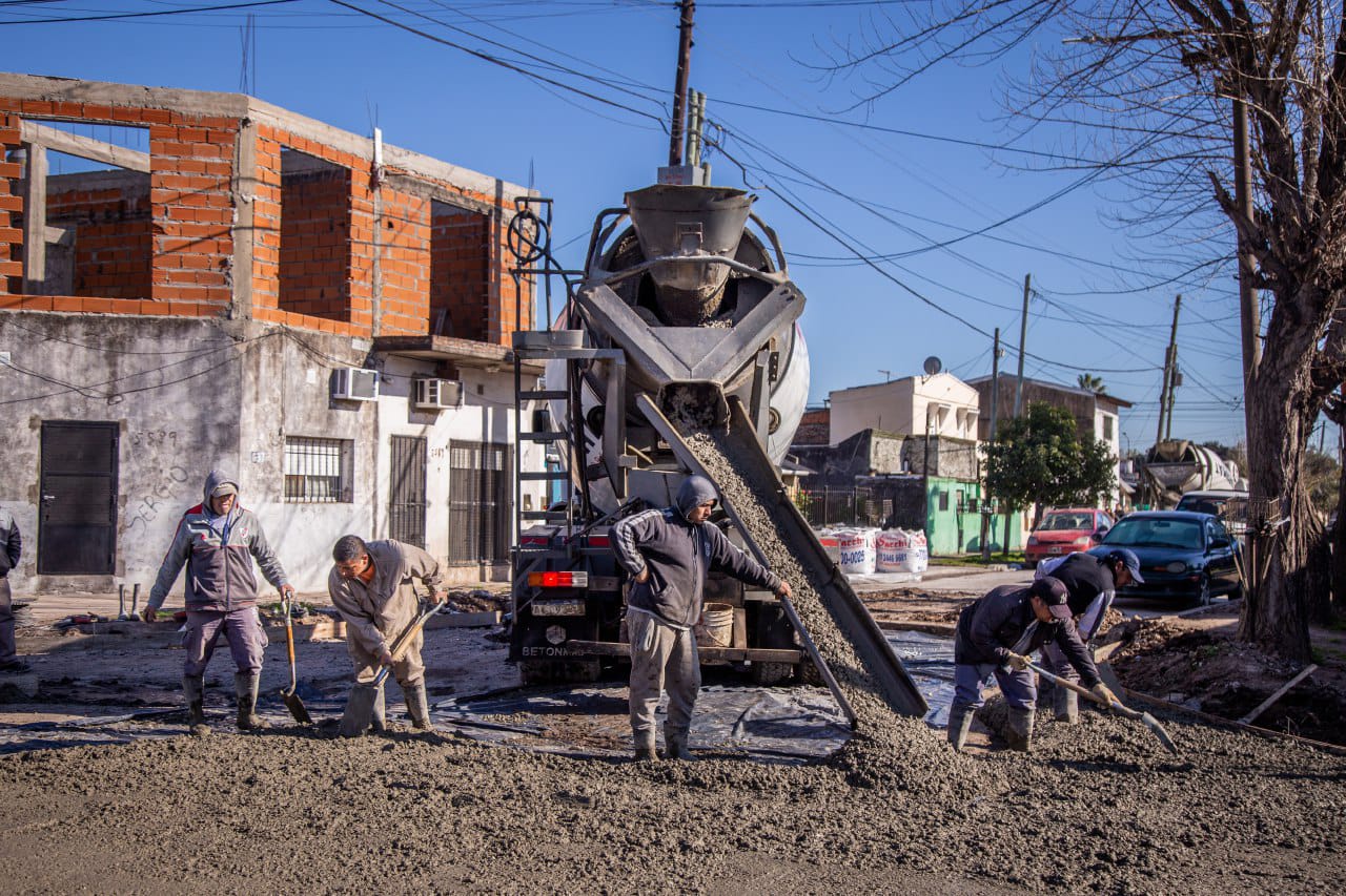 AVANZAN LOS TRABAJOS DE ASFALTO EN DISTINTOS BARRIOS DE QUILMES