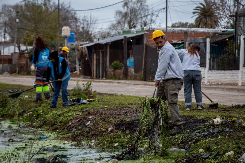 OPERATIVO DE LIMPIEZA EN EL ARROYO MONTEAGUDO DEL BARRIO EL MONTE