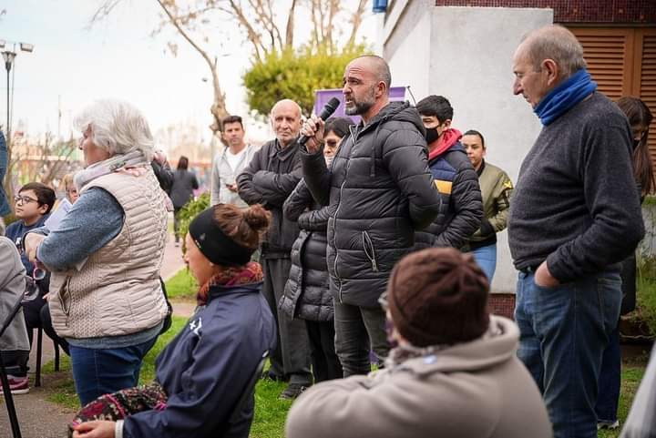 MAYRA EN EL BARRIO LUZ Y FUERZA