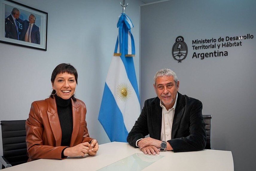 MAYRA Y FERRARESI FIRMARON CONVENIO PARA CESIÓN DE TIERRAS