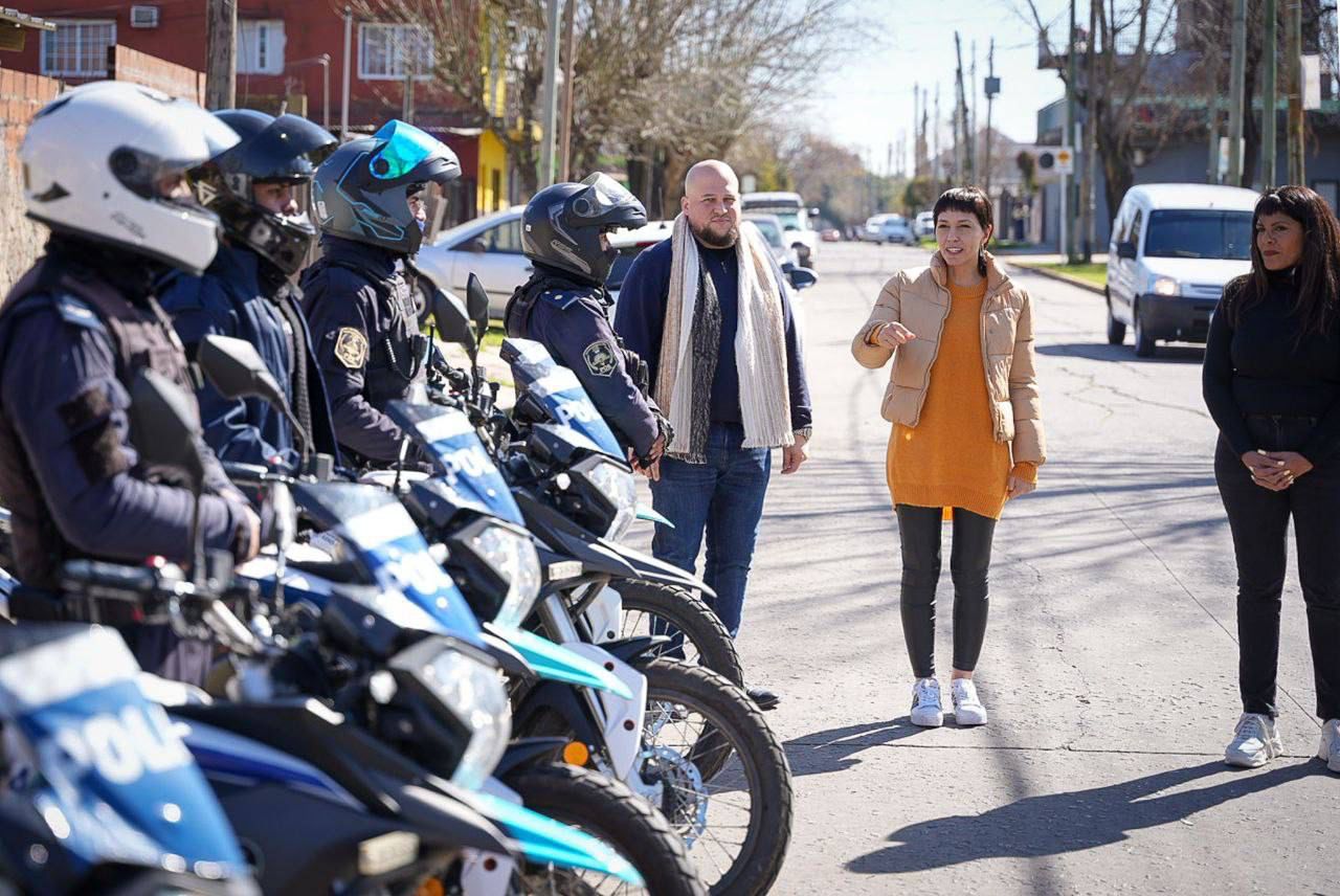 MAYRA INAUGURÓ EL NUEVO TÓTEM DE SEGURIDAD DE LA PLAZA DE LA VIRGEN