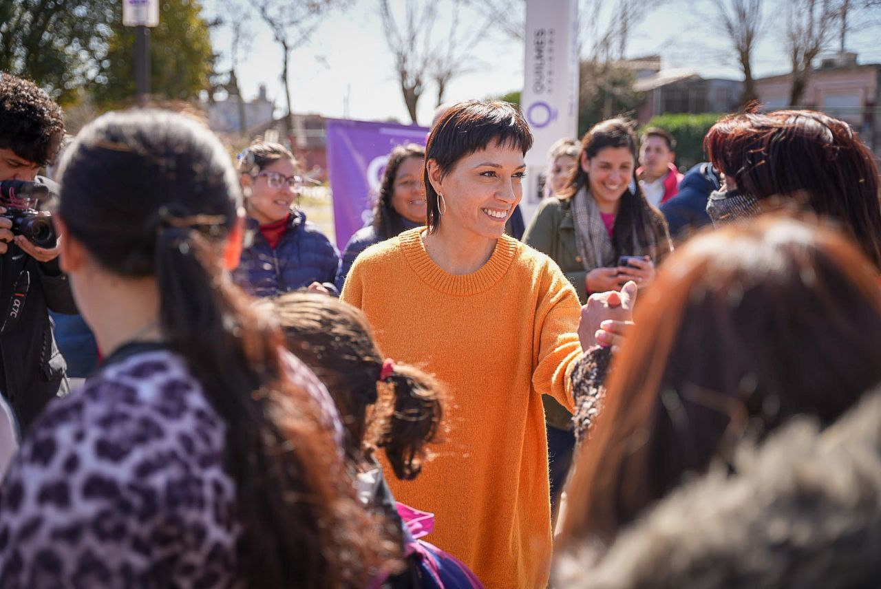 MAYRA INAUGURÓ EL NUEVO TÓTEM DE SEGURIDAD DE LA PLAZA DE LA VIRGEN