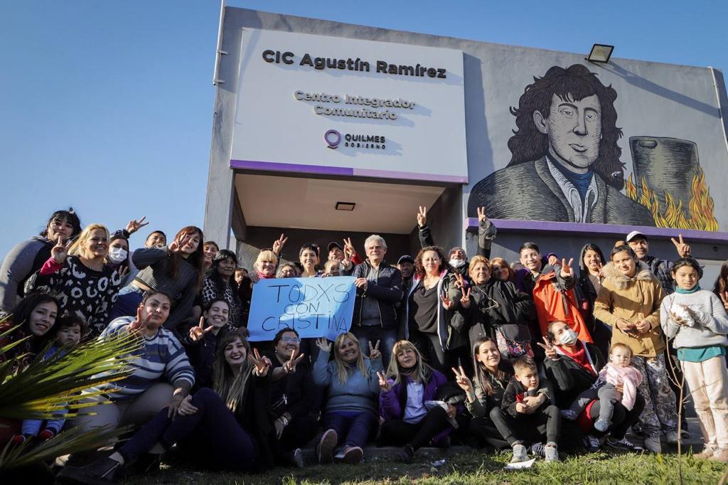MAYRA DIALOGÓ CON VECINOS Y VECINAS DE QUILMES OESTE