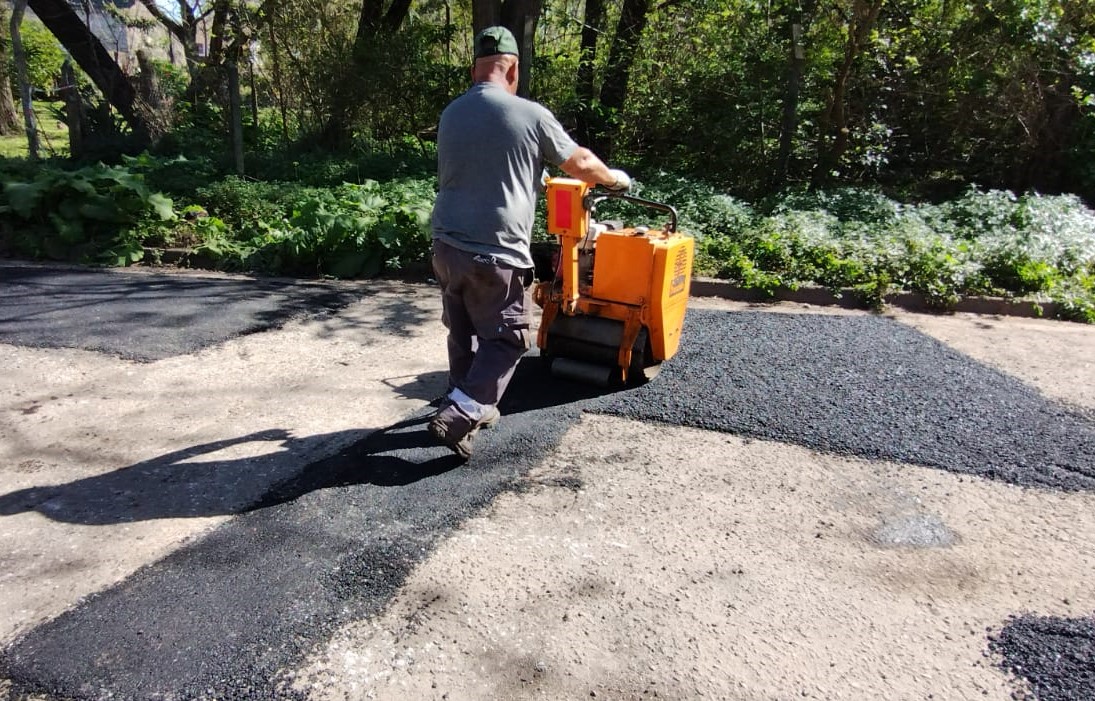 EL MUNICIPIO CONTINÚA CON LOS TRABAJOS DE BACHEO EN QUILMES OESTE