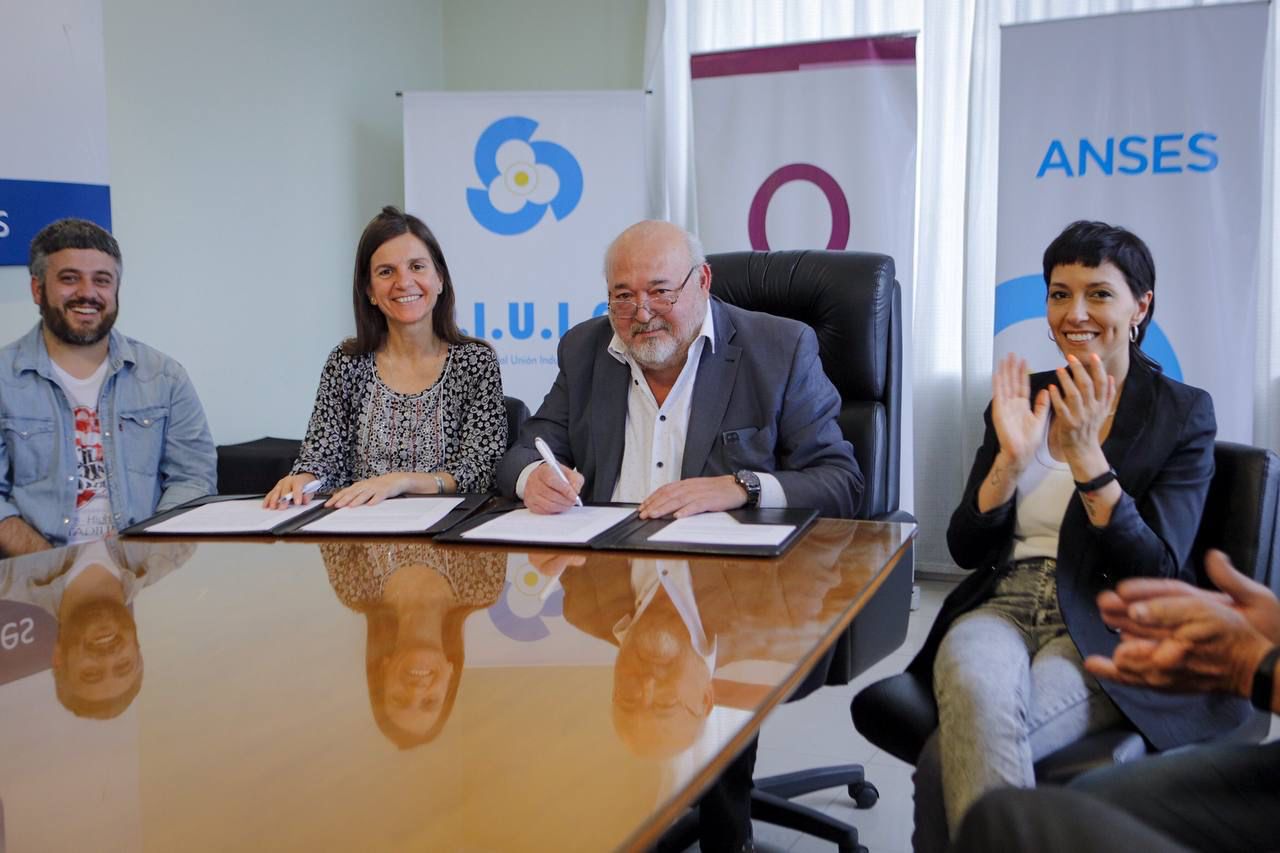 MAYRA Y FERNANDA RAVERTA INAUGURARON UN PUNTO DE ATENCIÓN DE ANSES