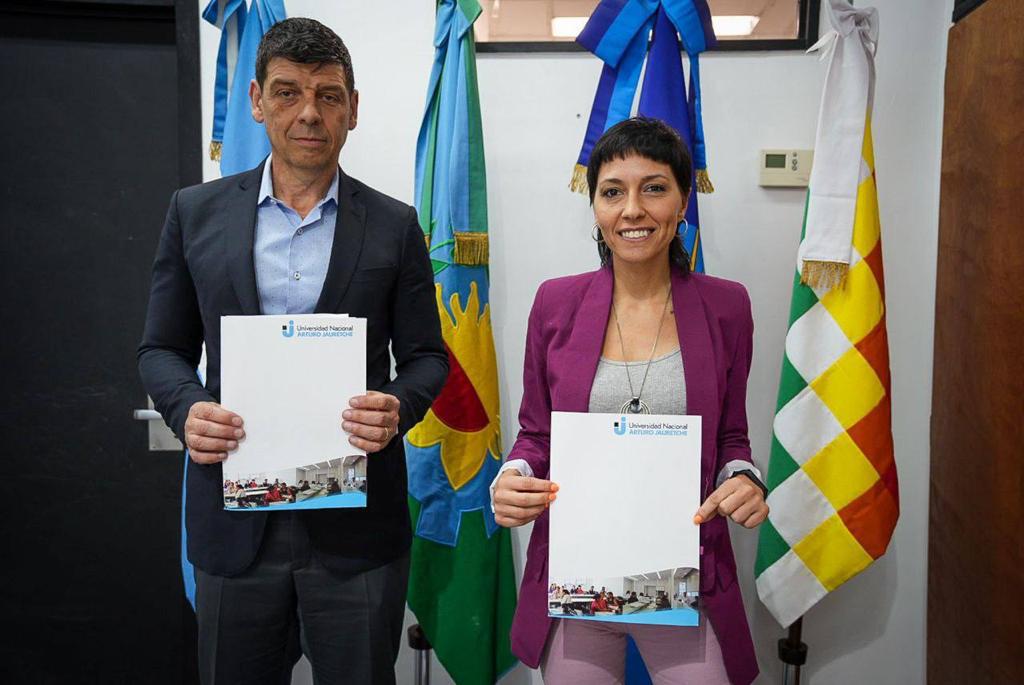  MAYRA FIRMÓ UN CONVENIO MARCO DE COLABORACIÓN CON LA UNAJ