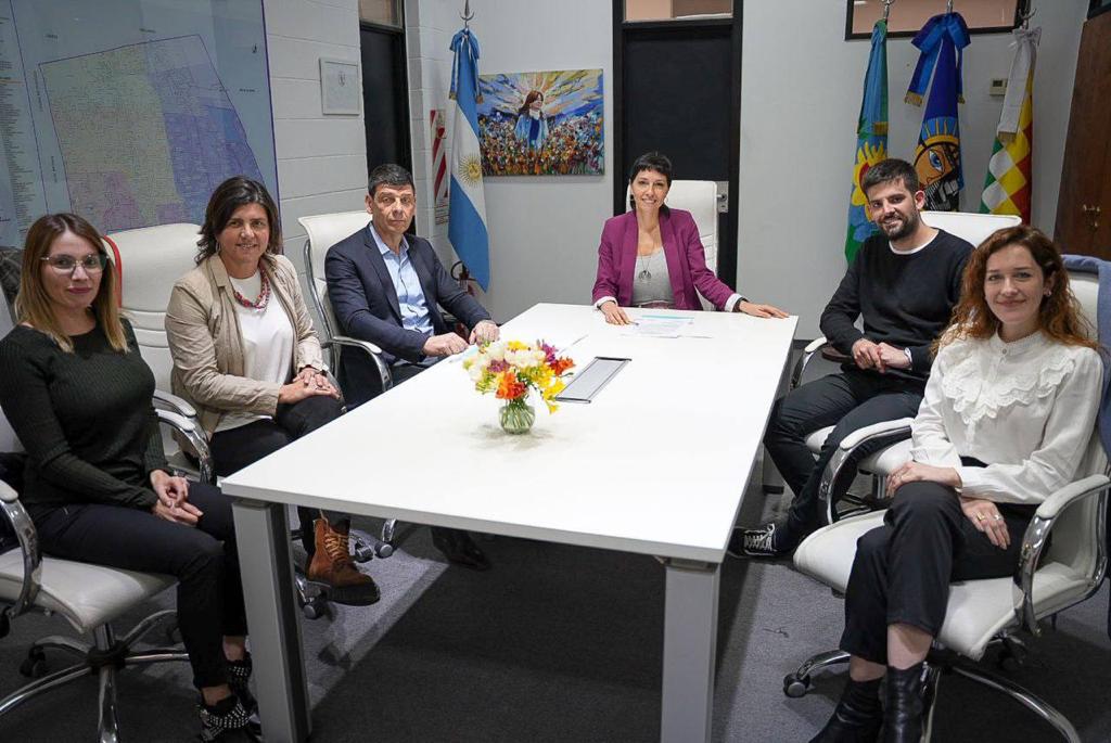  MAYRA FIRMÓ UN CONVENIO MARCO DE COLABORACIÓN CON LA UNAJ