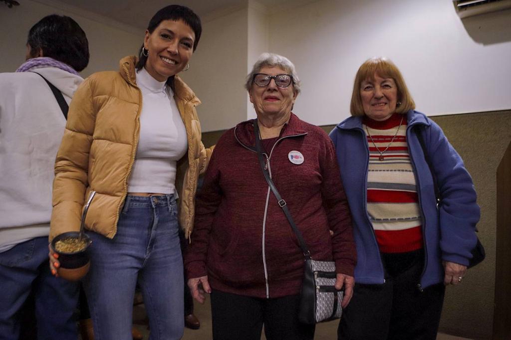 MAYRA JUNTO A ENTIDADES Y COMERCIANTES EN LA PREVIA A LOS FOGONES DE BERNAL