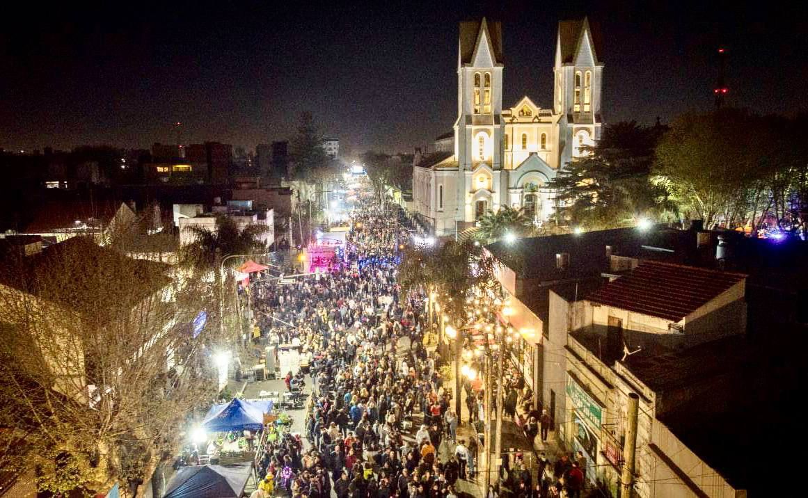 MULTITUDINARIO FESTEJO POR LA 55ª EDICIÓN DE LOS FOGONES DE BERNAL