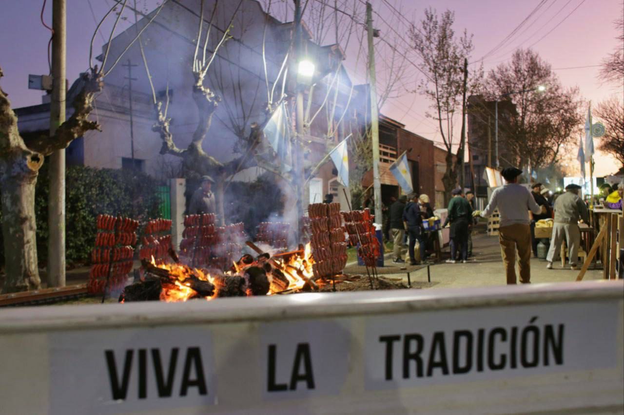MULTITUDINARIO FESTEJO POR LA 55ª EDICIÓN DE LOS FOGONES DE BERNAL