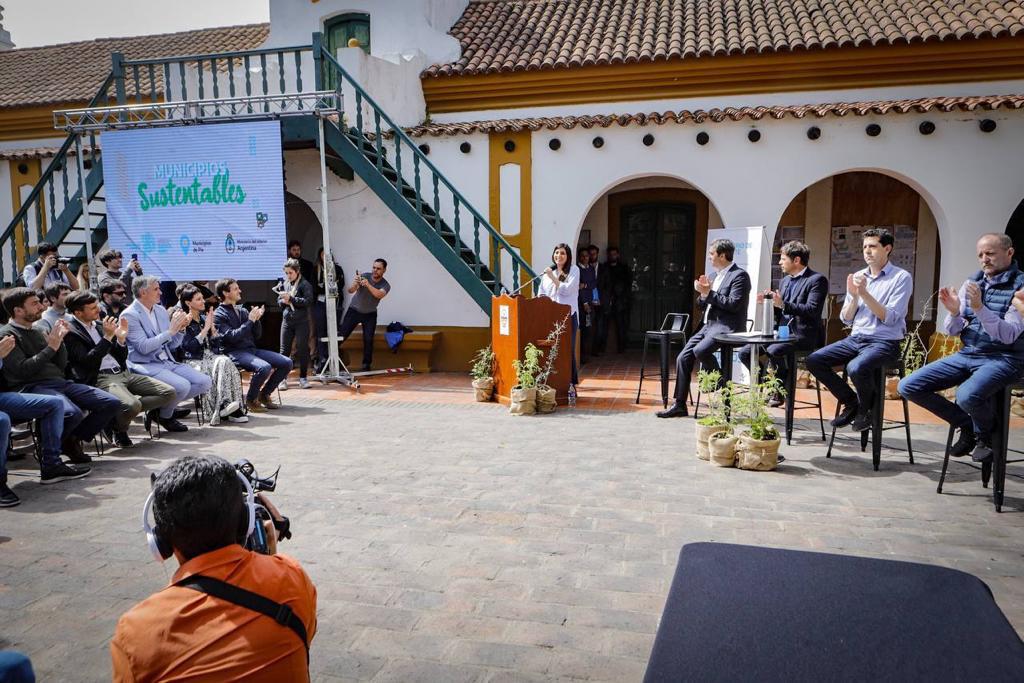 MAYRA FIRMÓ UN CONVENIO CON EL GOBERNADOR KICILLOF Y EL MINISTRO DE PEDRO