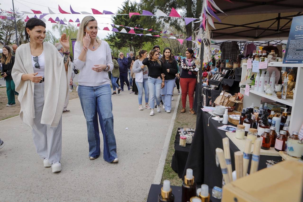 MAYRA VISITÓ LA EXITOSA PRIMERA EDICIÓN DE LA FERIA “QUILMES ESTÁ DE MODA”