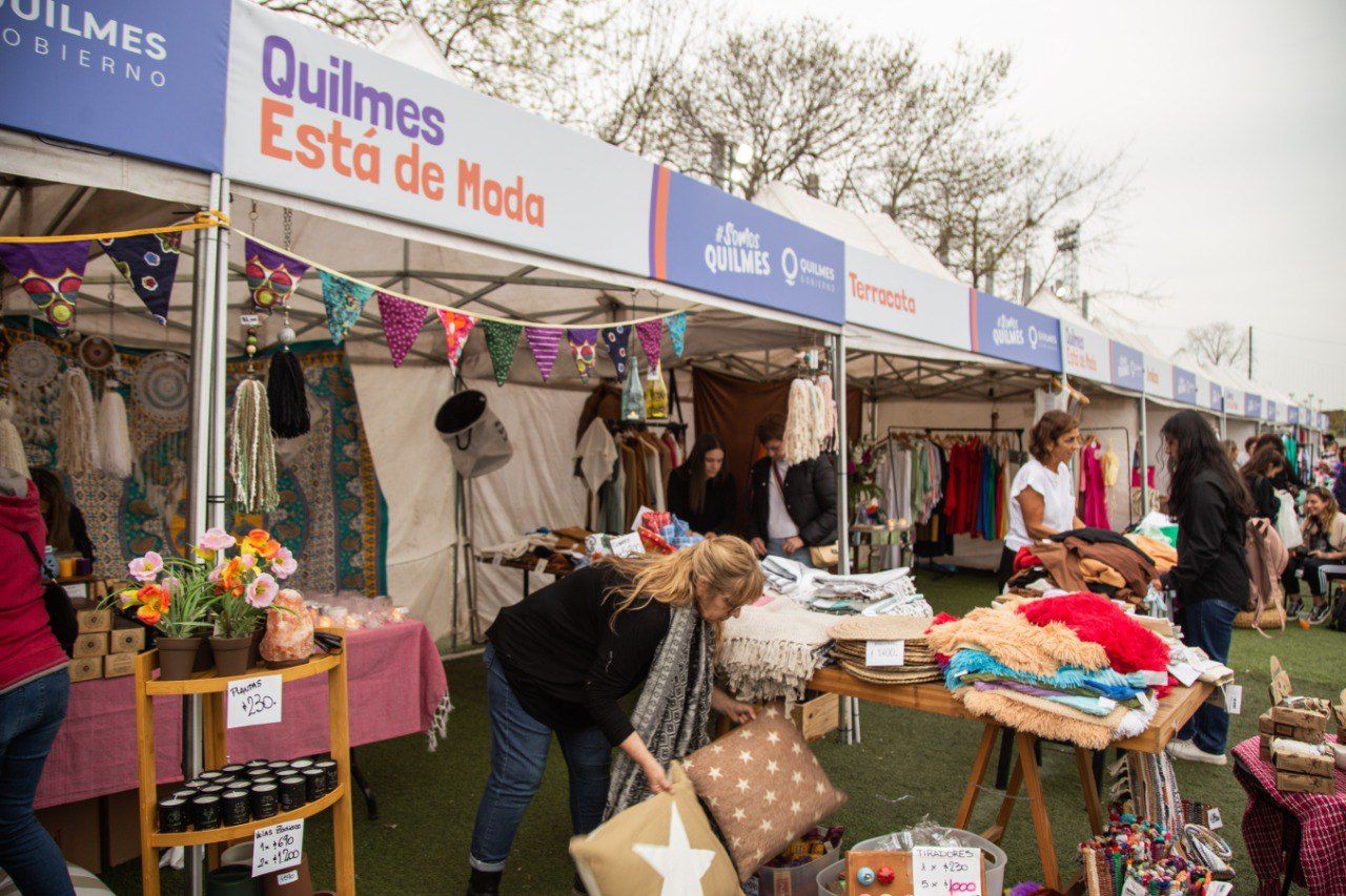 MAYRA VISITÓ LA EXITOSA PRIMERA EDICIÓN DE LA FERIA “QUILMES ESTÁ DE MODA”