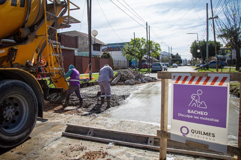 SIGUEN LOS TRABAJOS DE BACHEO EN QUILMES CENTRO Y EN LOS BARRIOS