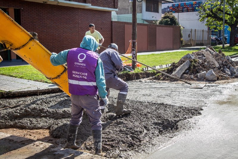 SIGUEN LOS TRABAJOS DE BACHEO EN QUILMES CENTRO Y EN LOS BARRIOS