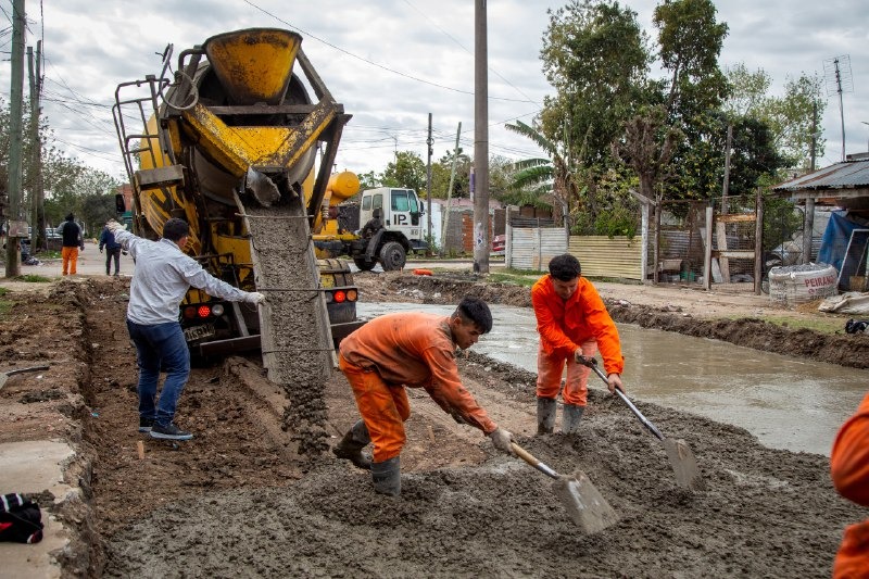 AVANZA LA OBRA DE PAVIMENTACIÓN DE 30 CUADRAS Y DESAGÜES 