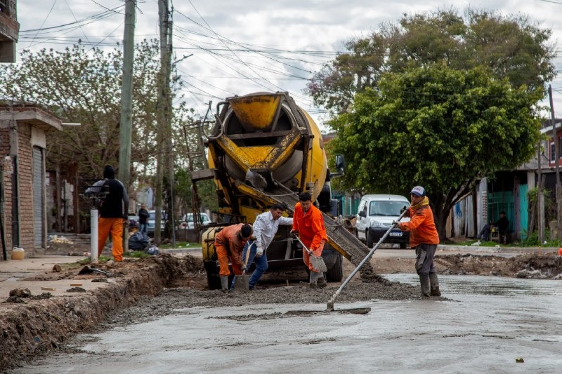 AVANZA LA OBRA DE PAVIMENTACIÓN DE 30 CUADRAS Y DESAGÜES 