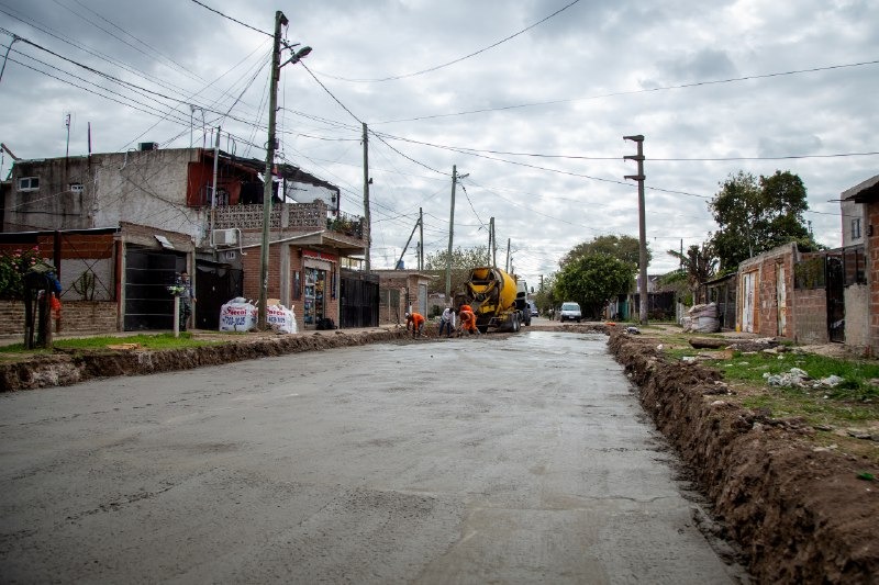 AVANZA LA OBRA DE PAVIMENTACIÓN DE 30 CUADRAS Y DESAGÜES 