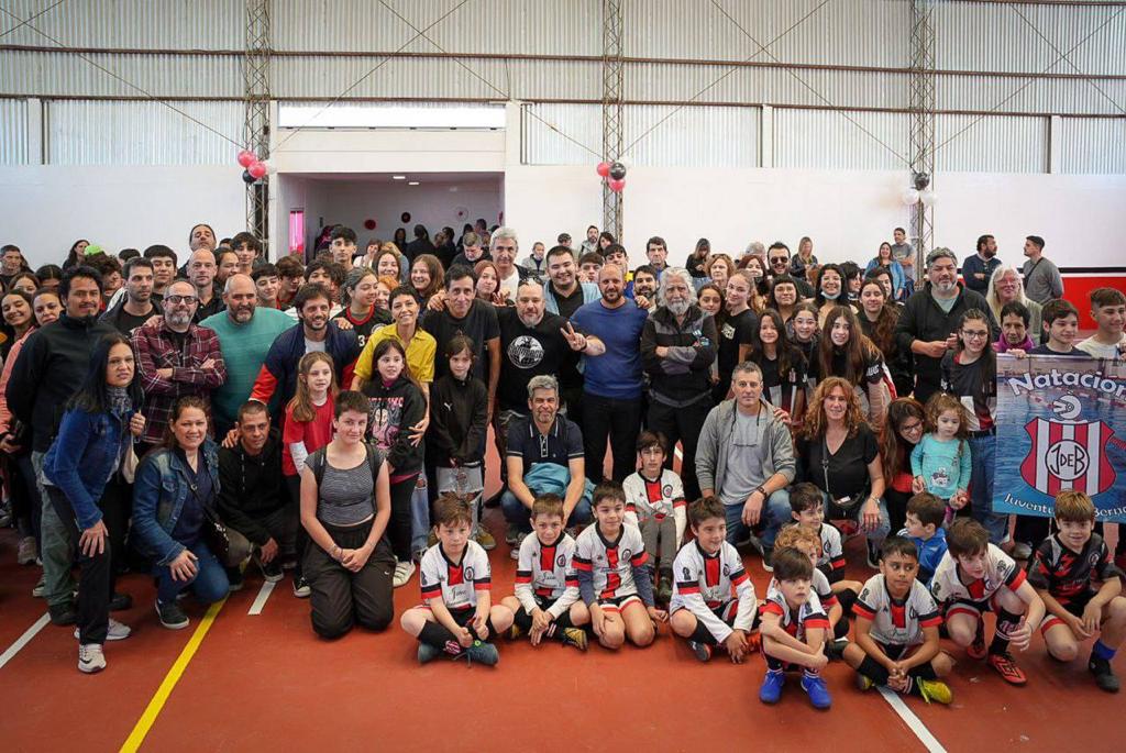 MAYRA INAUGURÓ EL NUEVO GIMNASIO DEPORTIVO DEL CLUB JUVENTUD DE BERNAL