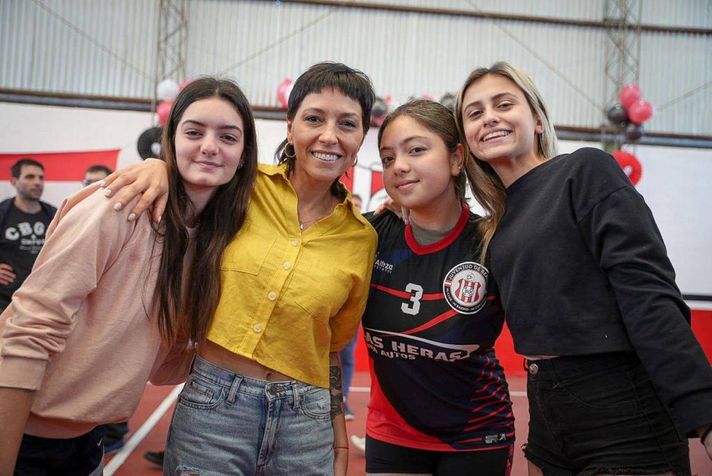 MAYRA INAUGURÓ EL NUEVO GIMNASIO DEPORTIVO DEL CLUB JUVENTUD DE BERNAL