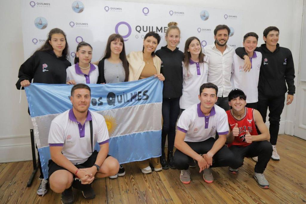 MAYRA CON PARTICIPANTES DE LAS FINALES DE LOS JUEGOS BONAERENSES 2022