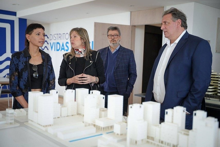 VISITA AL DESARROLLO URBANÍSTICO DE PRIMERA JUNTA 475
