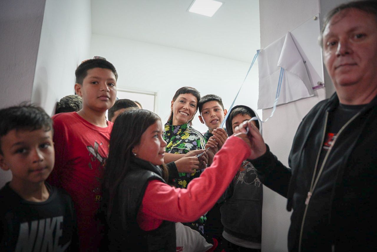 MAYRA INAUGURÓ LOS NUEVOS VESTUARIOS DE LA SOCIEDAD DE FOMENTO EL PROGRESO