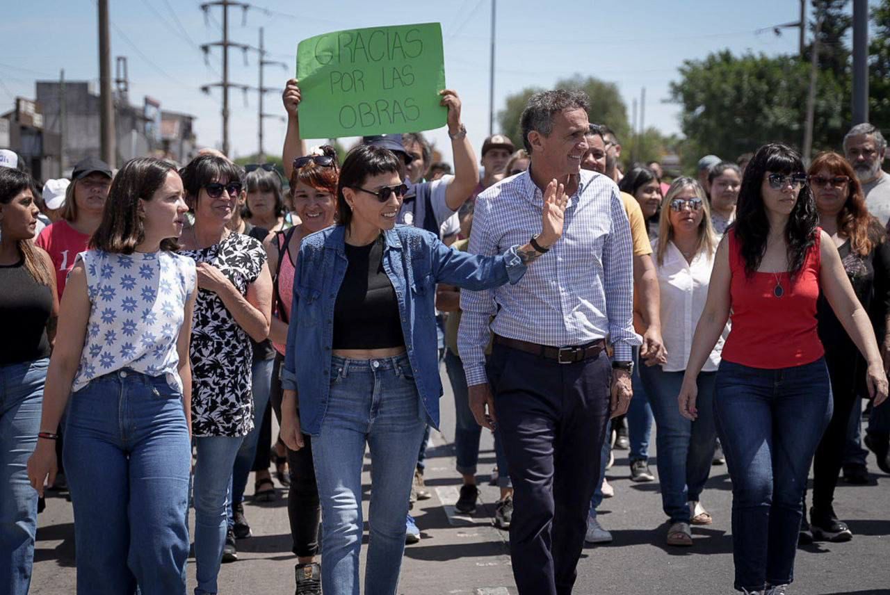 MAYRA Y KATOPODIS INAUGURARON LA REPAVIMENTACIÓN DE AVENIDA LA PLATA