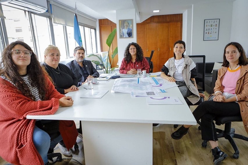 MAYRA JUNTO A BARRIOS Y BIANCO EN EL ACTO POR OBRAS PARA VILLA ITATÍ