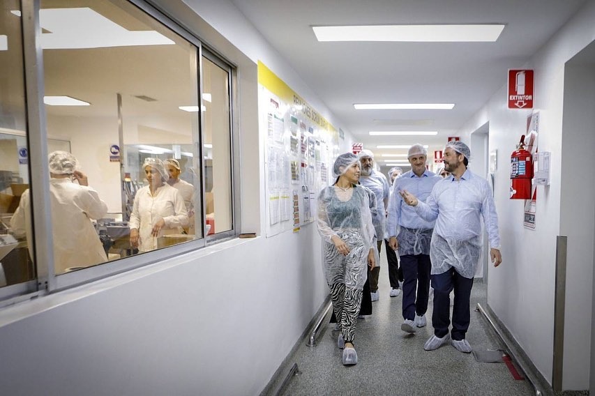 MAYRA Y SUJARCHUK RECORRIERON LAS INSTALACIONES DE LA PLANTA DE BIOSIDUS