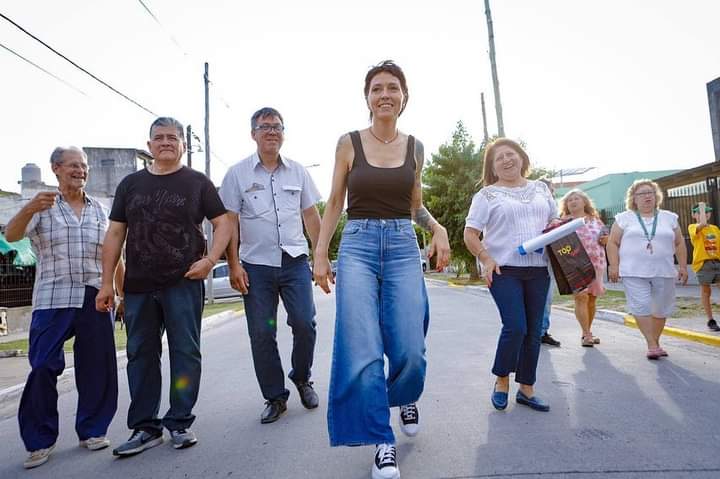MAYRA INAUGURÓ JUNTO A LOS VECINOS 22 CUADRAS DE ASFALTO EN SOLANO