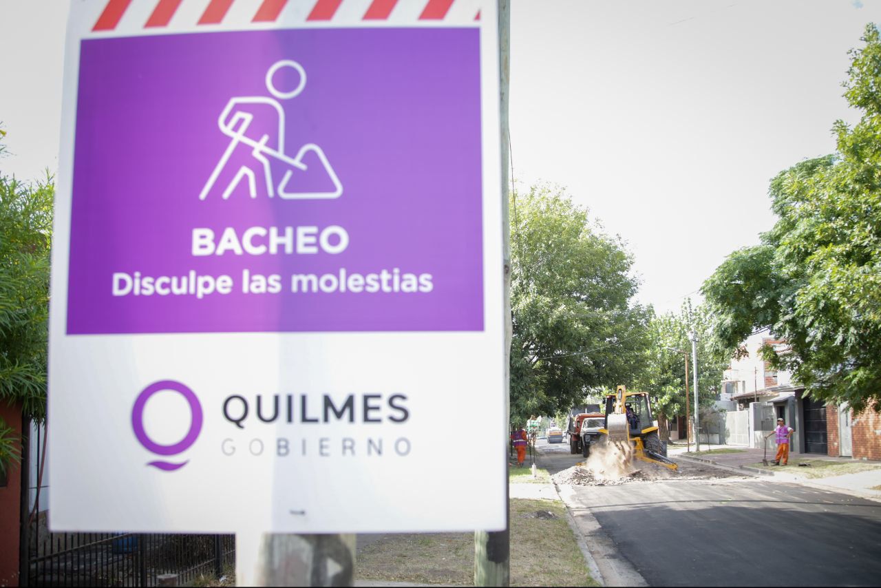 MAYRA RECORRIÓ OBRAS DE BACHEO EN EL BARRIO GÜEMES DE QUILMES OESTE 
