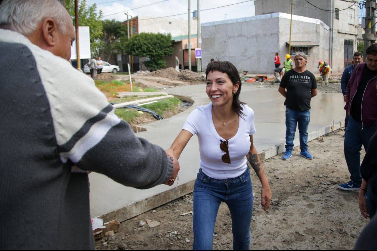 MAYRA SUPERVISÓ LA PAVIMENTACIÓN DE 19 CUADRAS EN SOLANO