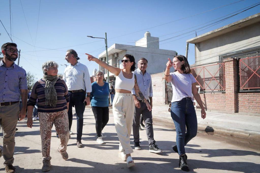 MAYRA SUPERVISÓ LA OBRA DE PAVIMENTACIÓN DE 10 CUADRAS EN EL BARRIO LYNCH
