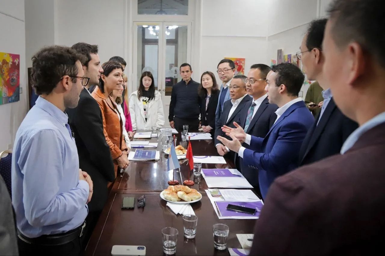 MAYRA SE REUNIÓ CON AUTORIDADES DEL CENTRO DE INNOVACIÓN DE LOS BRICS