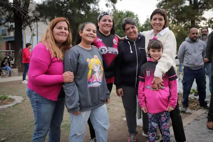 MAYRA ENCABEZÓ LA INAUGURACIÓN DE UNA PLAZOLETA EN EL BARRIO LAS ROSAS 