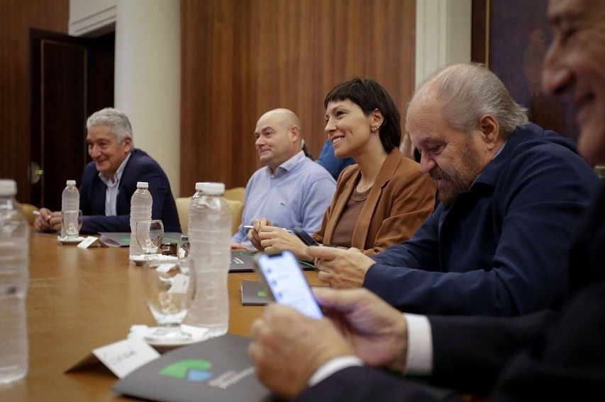 MAYRA FIRMÓ UN NUEVO ACUERDO DE LEASING PARA ADQUIRIR 15 VEHÍCULOS