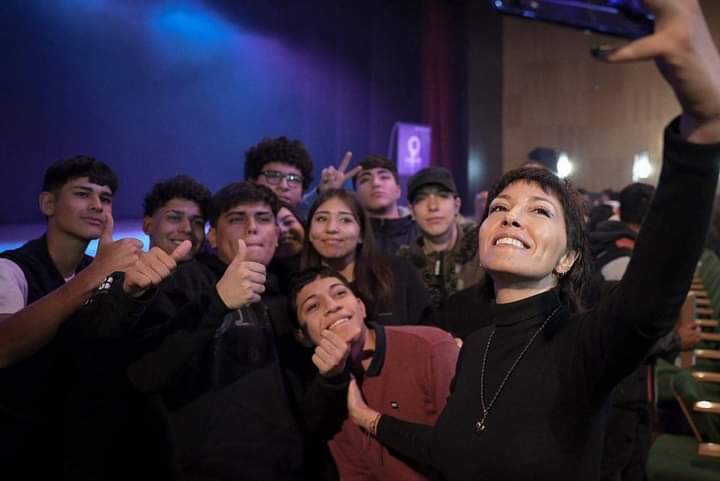 MAYRA REALIZÓ UNA NUEVA ENTREGA DE NETBOOKS A ALUMNOS DEL ÚLTIMO AÑO