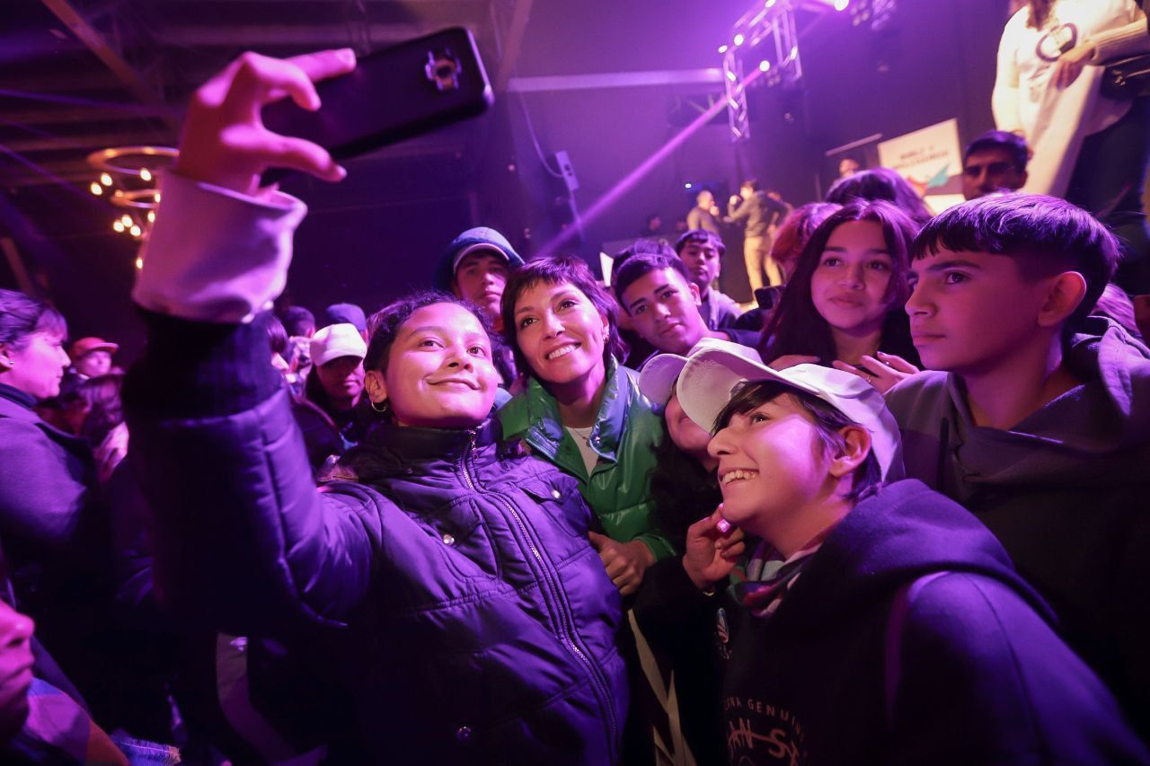 MAYRA EN EL ENCUENTRO DEL PROGRAMA PARTICIPAR JUNTO A 600 JÓVENES 